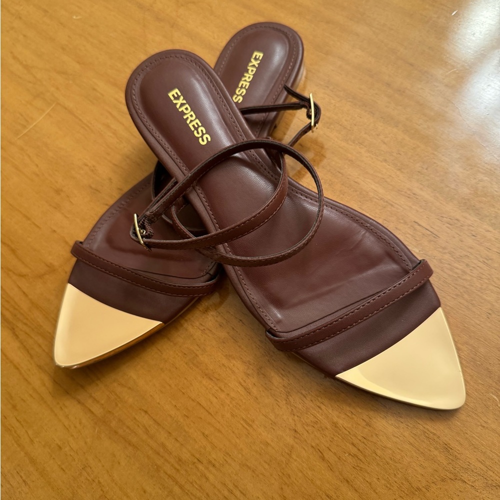 Express Brown and Gold Sandals with Leather Finish